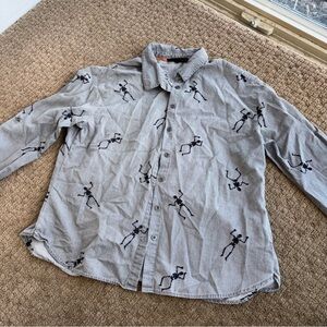 Women’s medium Gray Button-Up Shirt with embroidered Black Skeleton Print fun